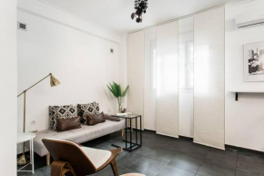 Cosy minimal apt close to Kallimarmaro